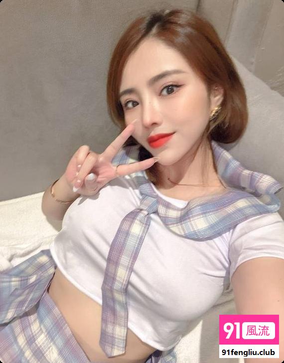 娇小玲珑颜值玲奈